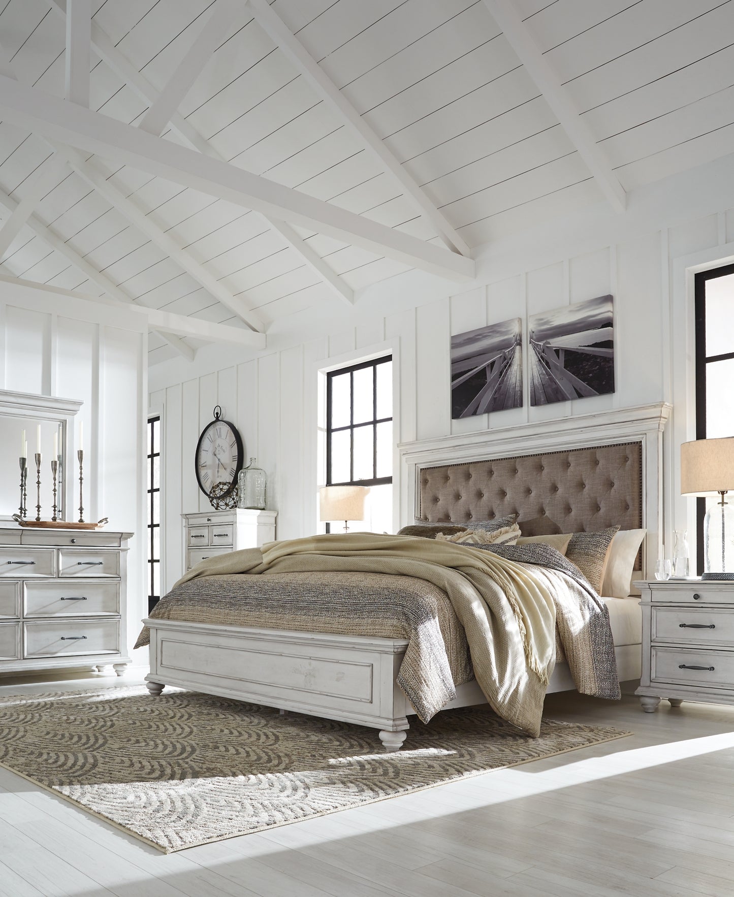 Kanwyn Panel Bed