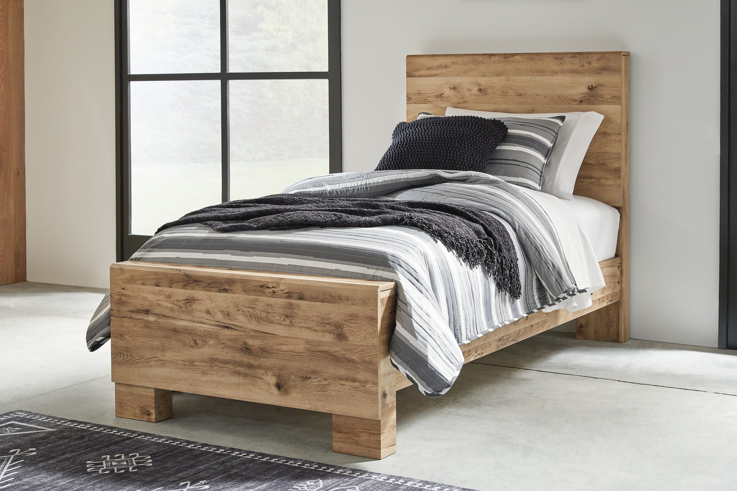 Hyanna Panel Bed