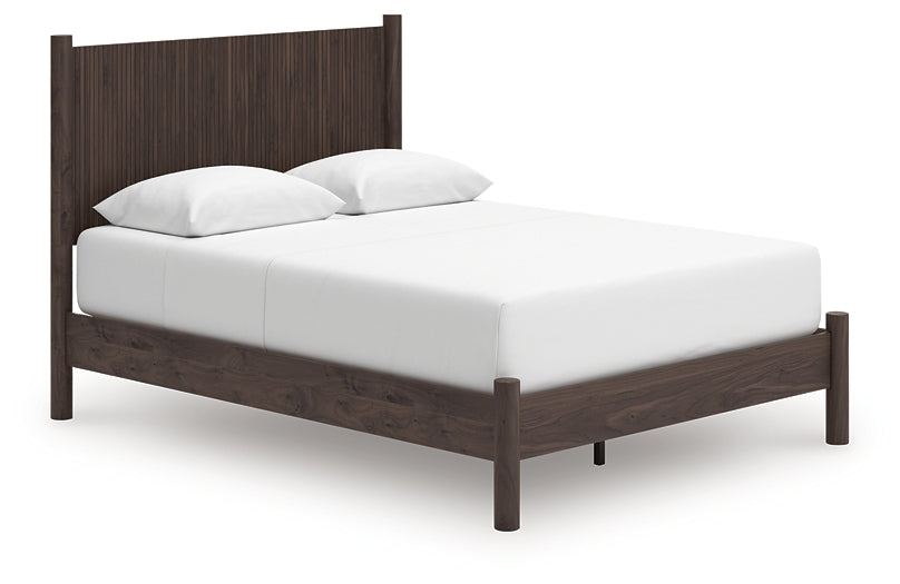 Pamytta Panel Platform Bed