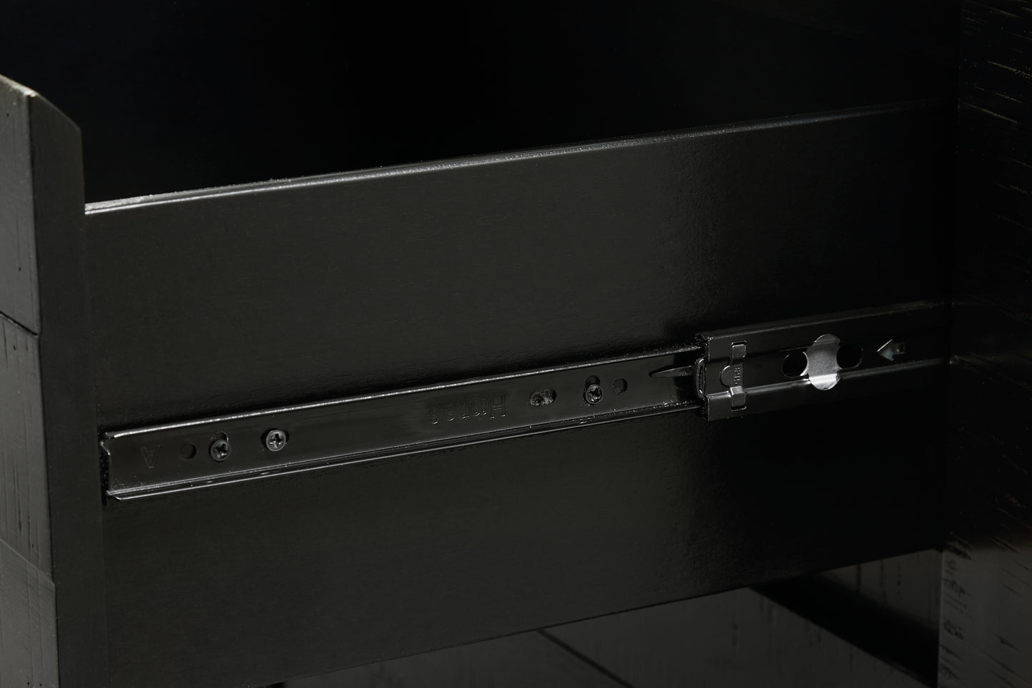 Londer Queen Panel Bed with Mirrored Dresser and Chest