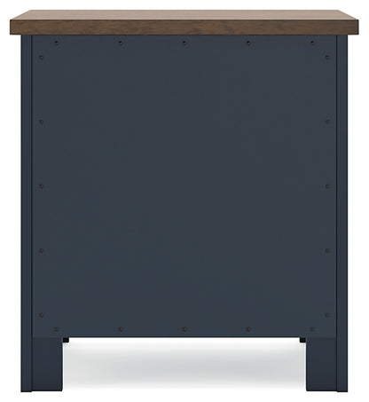 Landocken Queen Panel Bed with Mirrored Dresser and Nightstand