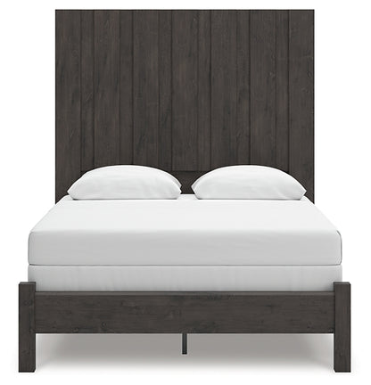 Fraluna Queen Panel Bed with Mirrored Dresser and Chest