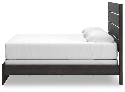 Hollivern King Panel Bed with Mirrored Dresser and Chest
