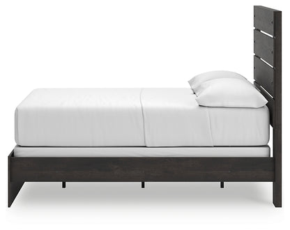 Hollivern Full Panel Bed with Mirrored Dresser and Chest
