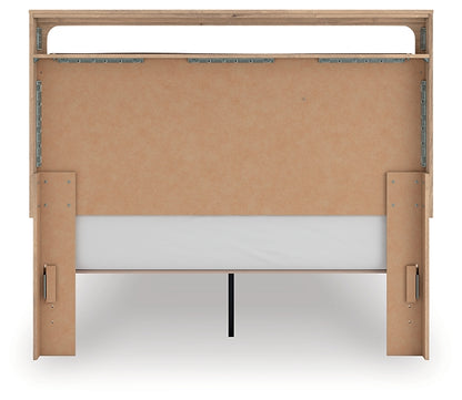 Kinlanni Queen Upholstered Platform Bed