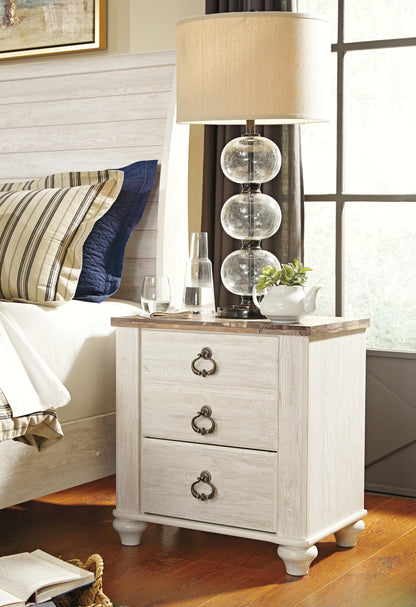 Willowton King Panel Bed with Mirrored Dresser and Nightstand